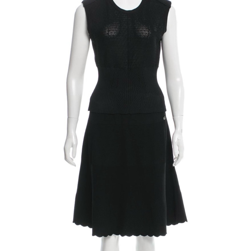 Chanel Elegant Black Sleeveless Dress